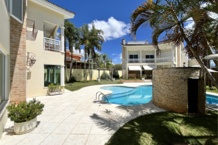 Casa à venda com 5 quartos, sendo 3 suítes,  no condomínio Village Saint Charbel, Araçoiaba da Serra - SP