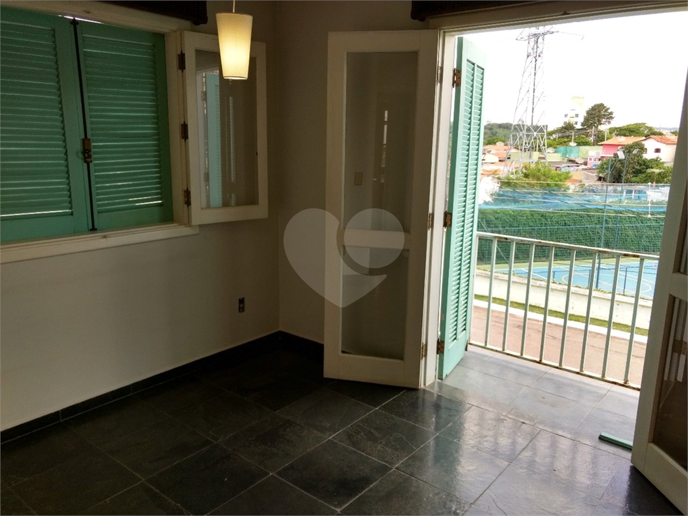 Casa à venda com 3 quartos, sendo 1 suíte, no condomínio Villaggio Dei Fiori, Louveira - SP