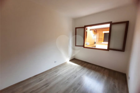 Casa para alugar com 3 quartos, sendo 1 suíte,  no condomínio Residencial Sol Francisco, São Paulo - SP