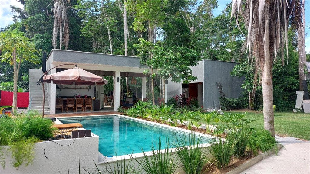 Casa à venda com 2 quartos, sendo 1 suíte, no Centro, Santa Cruz Cabrália, BA
