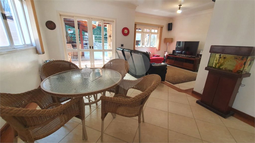 Casa à venda com 3 quartos, sendo 2 suítes, no condomínio Cond Jardim Itatinga, São Paulo - SP