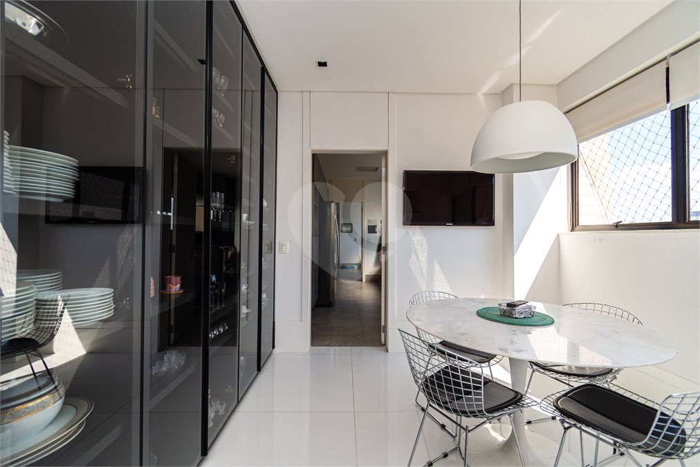 Apartamento à venda com 3 suítes em Vila Nova Conceição, São Paulo, SP