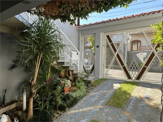 Sobrado à venda com 4 quartos, sendo 1 suíte,  em Vila Floresta, Santo André, SP