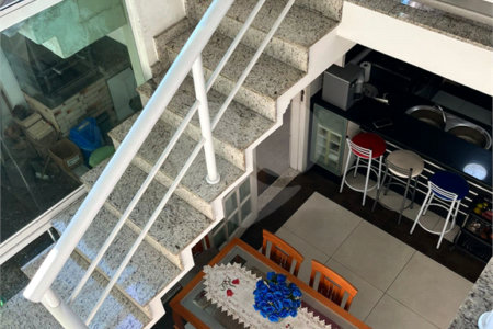 Casa à venda com 3 quartos, sendo 2 suítes, no condomínio Laura Serra, Rio de Janeiro - RJ