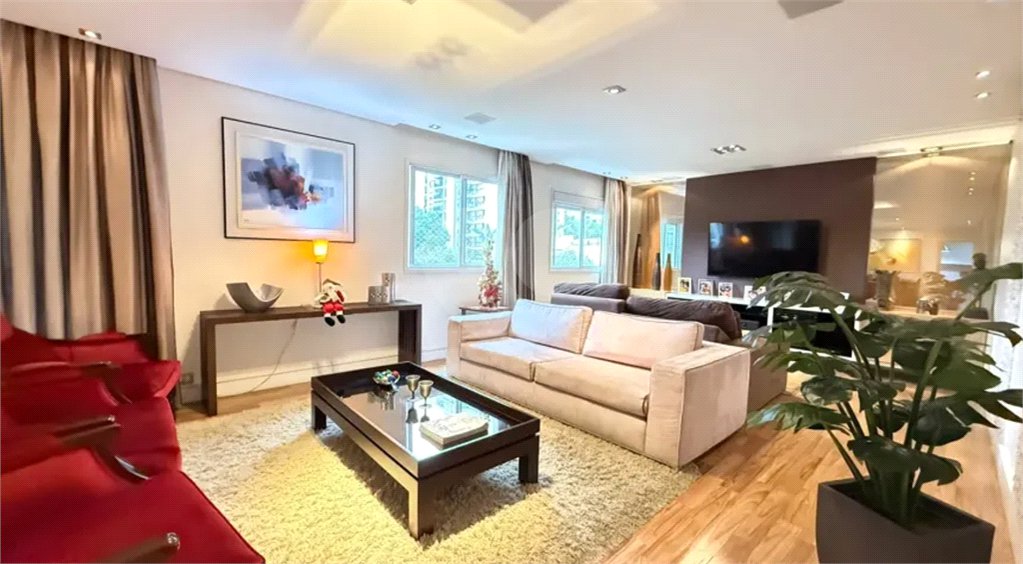 Apartamento à venda com 4 quartos, sendo 3 suítes,  em Campo Belo, São Paulo, SP