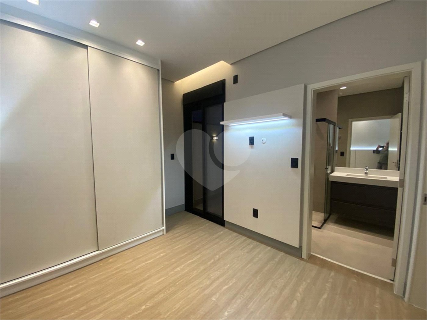 Casa à venda com 3 suítes no condomínio Glarus, Campinas - SP