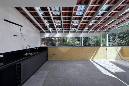 Sobrado à venda com 3 quartos, sendo 1 suíte, no condomínio Villagio da Granja, Cotia - SP