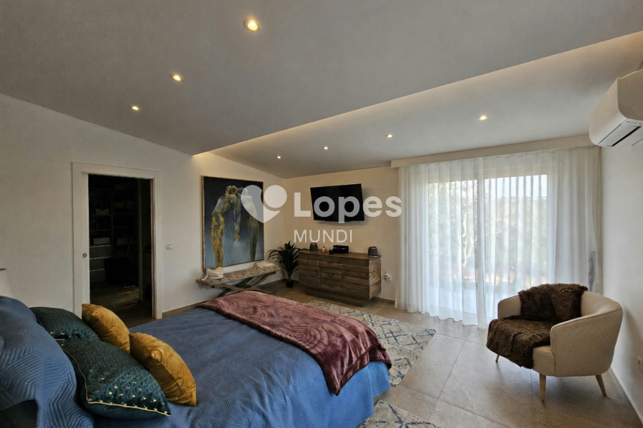 Casa com 3 quartos à venda no Algarve, Portugal – Piscina e terreno de 12.000 m²