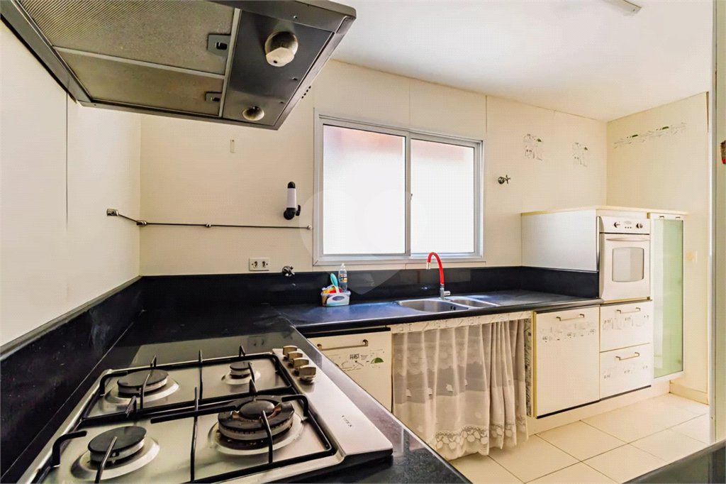 Casa à venda com 3 quartos, sendo 1 suíte,  no condomínio Villa Bella, São Paulo - SP