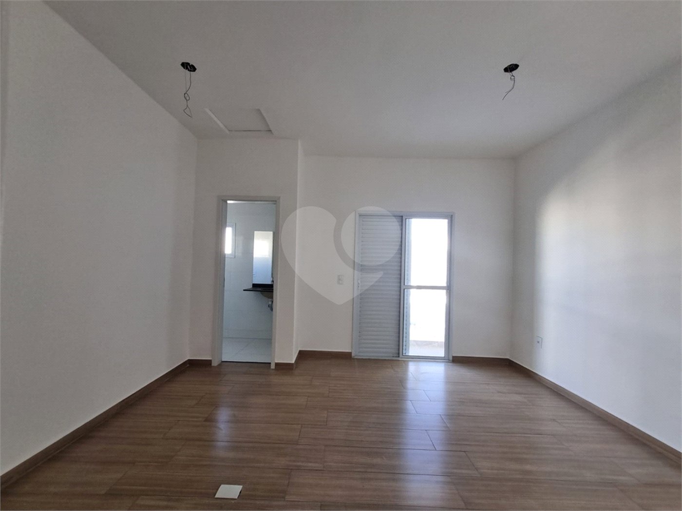 Casa à venda com 3 quartos, sendo 1 suíte, no condomínio Residencial Américo Figueiredo, Sorocaba - SP