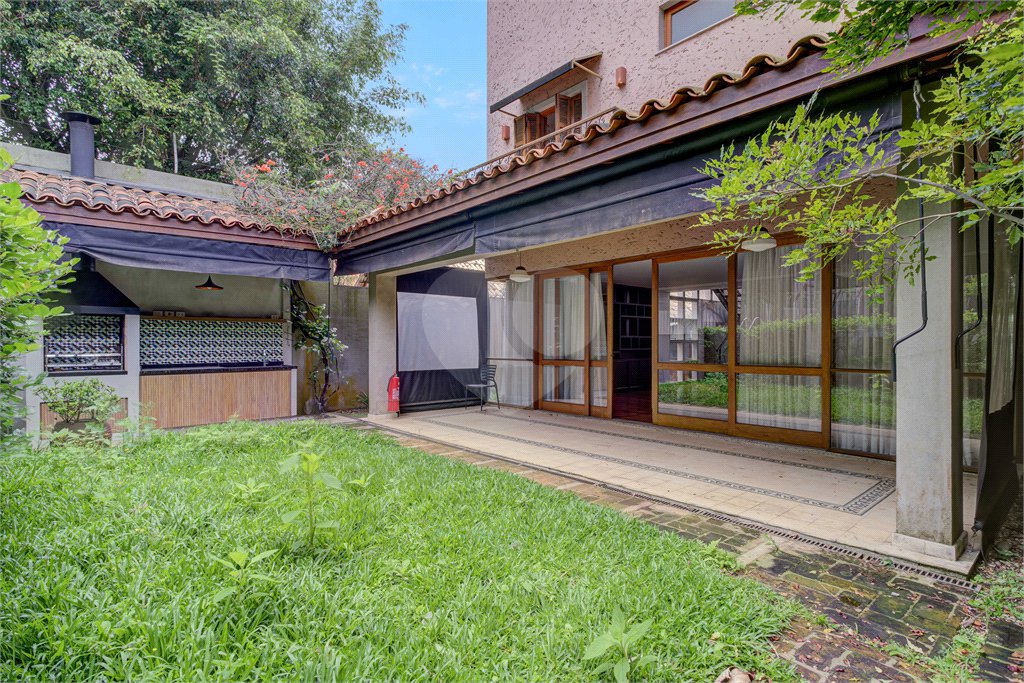 Casa de Vila à venda ou para alugar com 3 suítes em Jardim dos Estados, São Paulo, SP