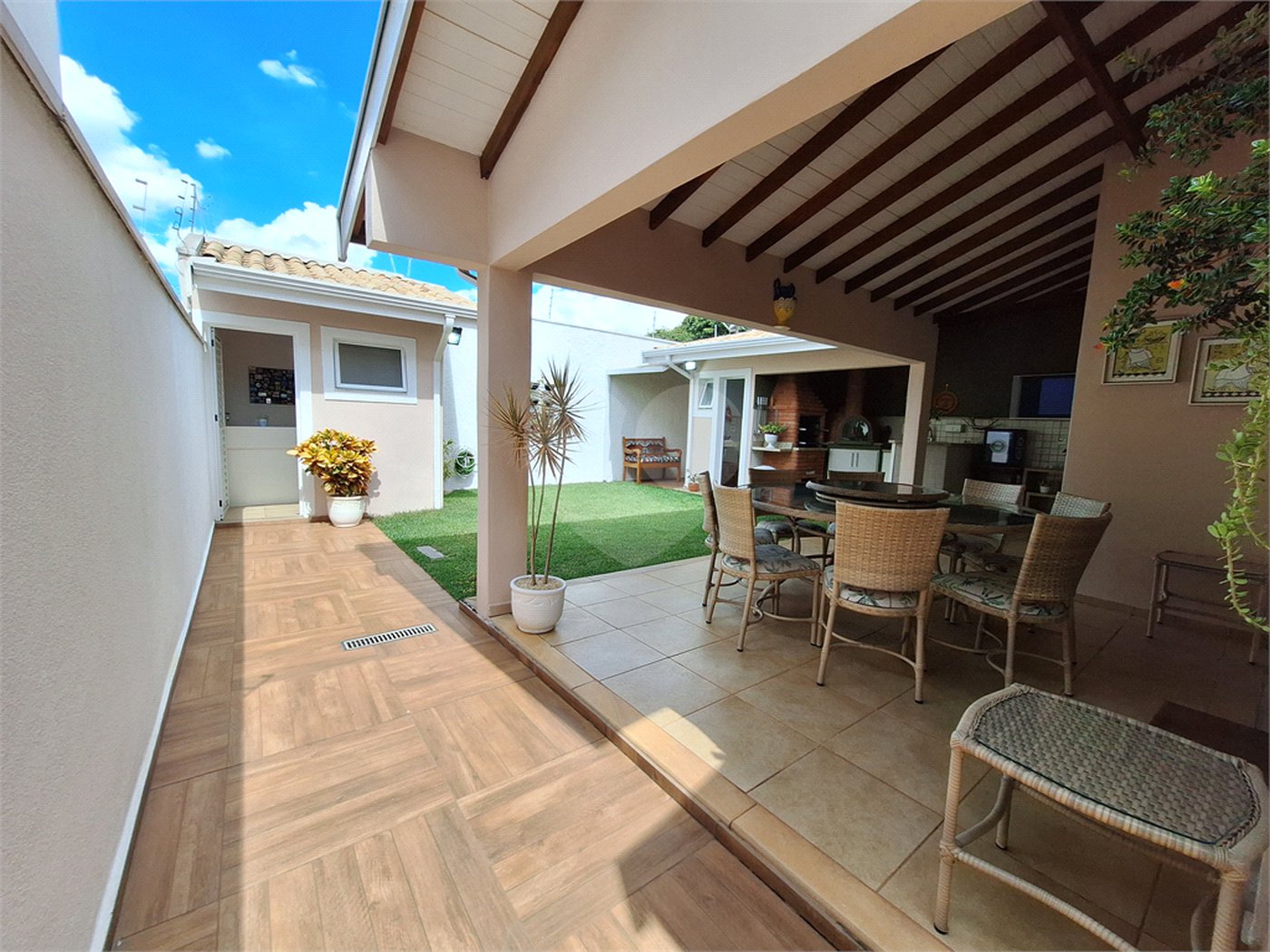 Casa à venda com 3 suítes no condomínio Residencial Villa Di Treviso, Vinhedo - SP