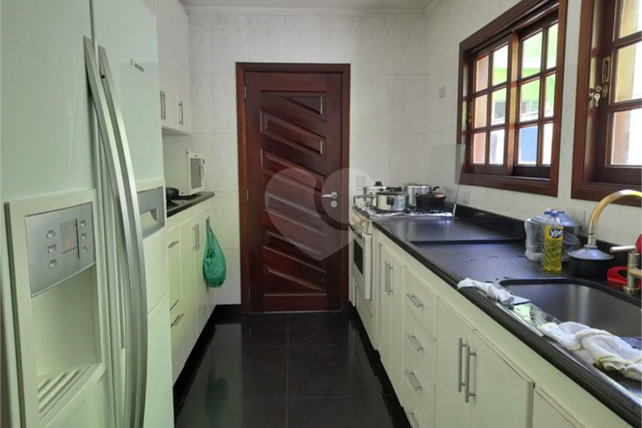 Sobrado à venda com 3 suítes em Vila Romero, São Paulo, SP