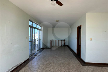 Cobertura à venda com 4 quartos, sendo 2 suítes,  em Braga, Cabo Frio, RJ