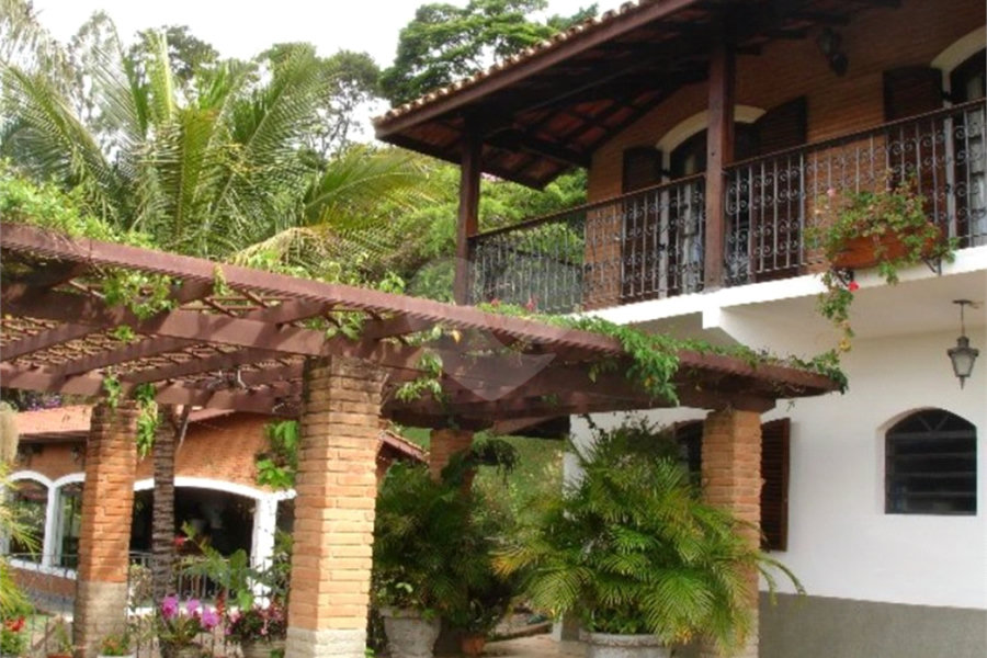 Chácara à venda com 6 quartos, sendo 2 suítes, no Centro, Serra Negra, SP