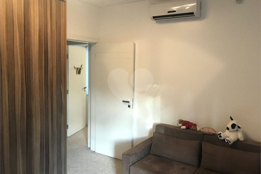Sobrado à venda com 3 quartos, sendo 1 suíte, em Alto da Boa Vista, São Paulo, SP