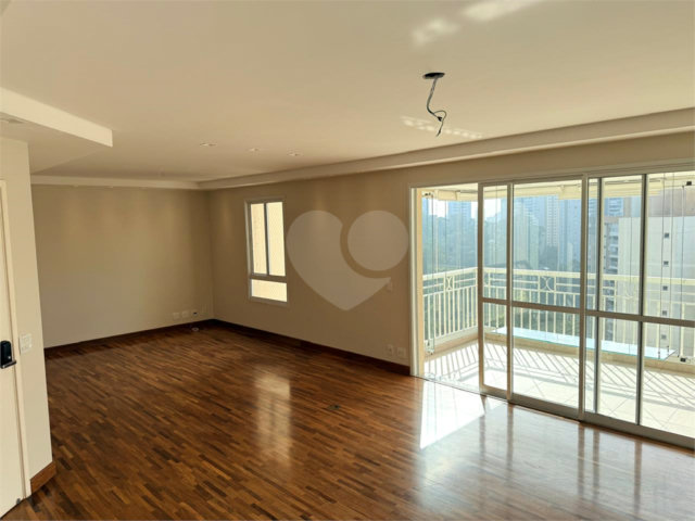 Apartamento à venda com 3 suítes em Vila Andrade, São Paulo, SP