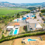 Casa à venda com 3 quartos, sendo 1 suíte, no condomínio Vale do Sol, Bom Jesus dos Perdões - SP
