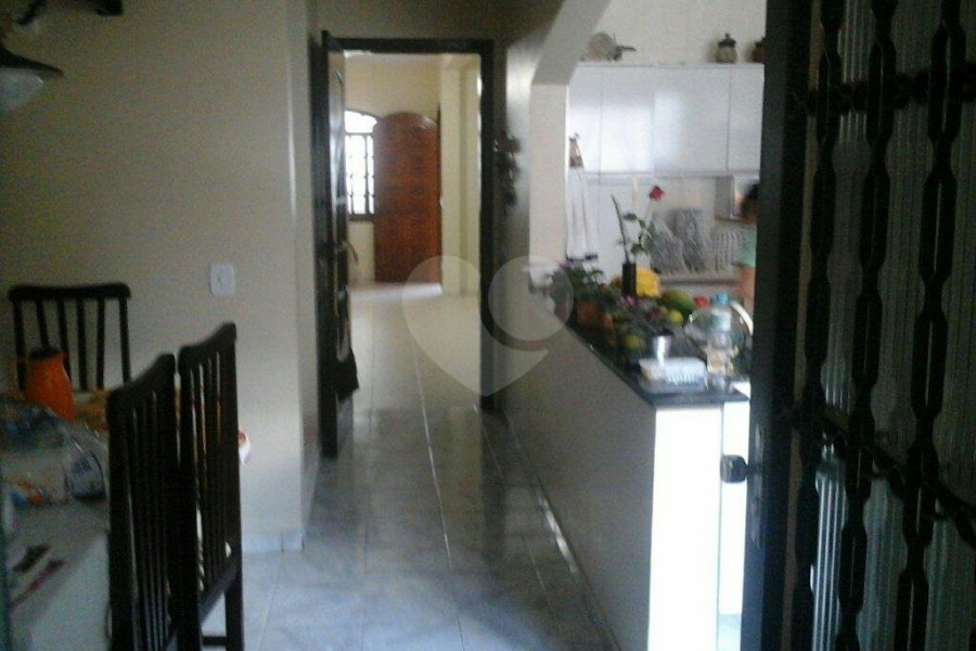 Casa de Vila à venda com 4 quartos, sendo 1 suíte, no condomínio Travessa Isadora,4, São Paulo - SP