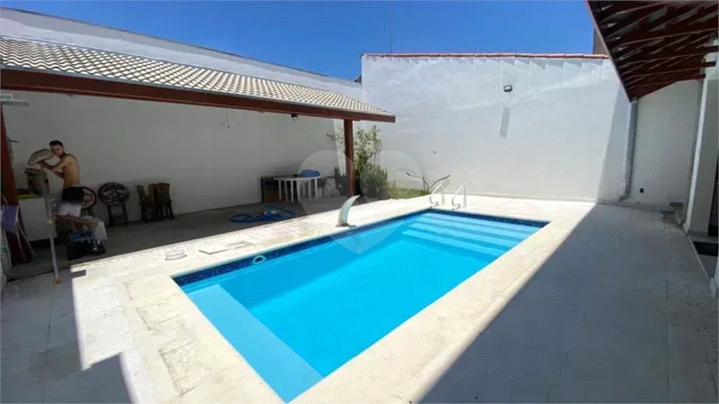 Sobrado à venda com 4 quartos, sendo 1 suíte, em Jardim Colorado, São José dos Campos, SP
