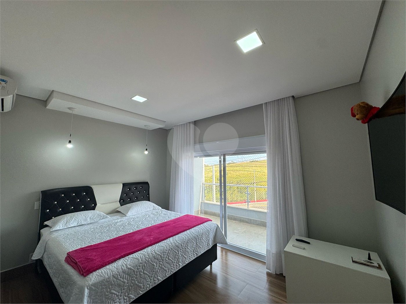 Casa à venda com 4 quartos, sendo 1 suíte,  no condomínio Condomíno Helena Maria, Sorocaba - SP