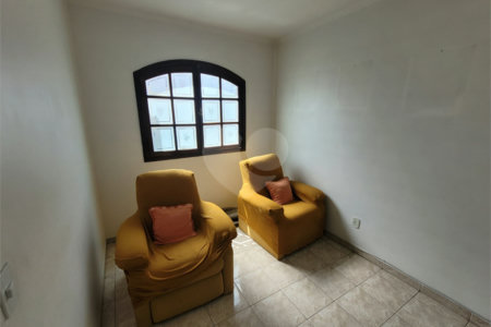 Sobrado à venda com 3 quartos, sendo 1 suíte, em Vila dos Remédios, São Paulo, SP