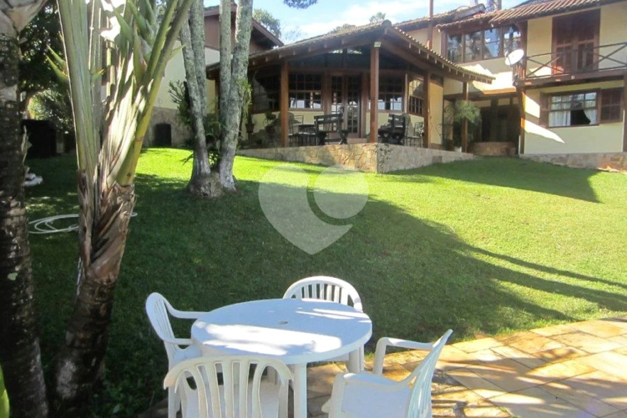 Casa à venda com 3 suítes no condomínio Associação Reserva das Hortênsias, Mairiporã - SP