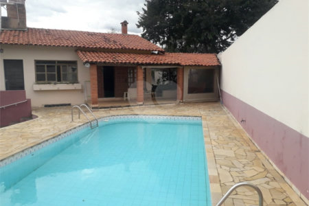 Casa à venda com 3 quartos, sendo 1 suíte,  no Centro, Socorro, SP
