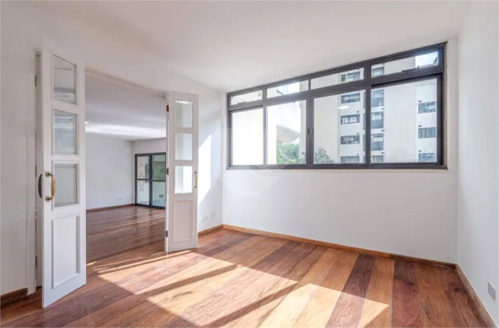 Apartamento à venda com 3 suítes em Real Parque, São Paulo, SP