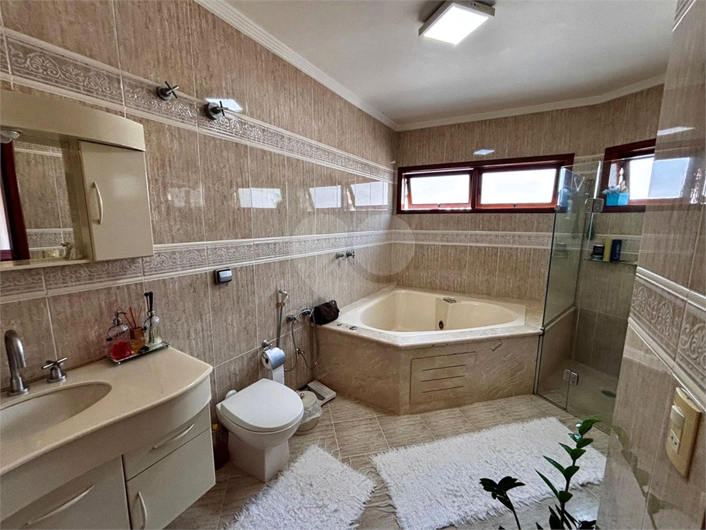 Sobrado à venda com 4 quartos, sendo 1 suíte, em Tremembé, São Paulo, SP