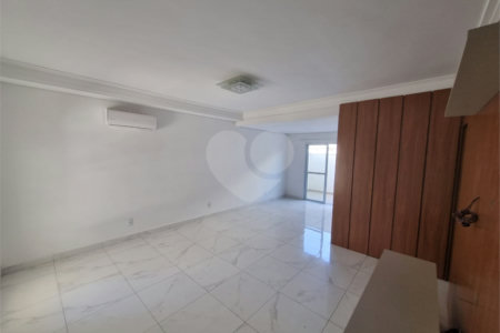 Casa à venda com 3 quartos, sendo 1 suíte, no condomínio Residencial Américo Figueiredo, Sorocaba - SP