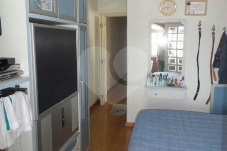 Casa à venda com 5 quartos, sendo 2 suítes,  em Vila Gustavo, São Paulo, SP