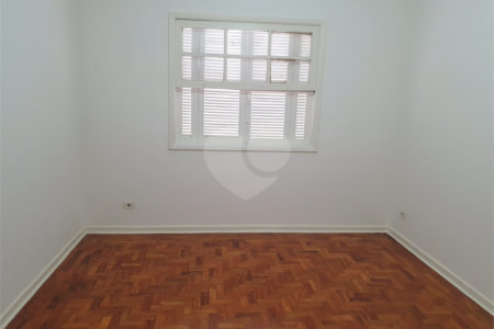 Casa à venda com 3 quartos, sendo 1 suíte, em Santo Amaro, São Paulo, SP