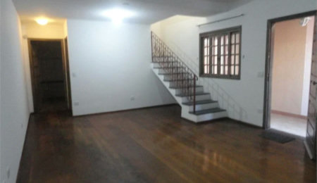 Sobrado à venda com 3 quartos, sendo 1 suíte,  em Parque Ipê, São Paulo, SP