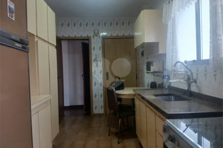 Apartamento a venda com porteira fechada no Belem com 95m com 03 dormitórios espaçoso sendo um suíte, 2 vagas. Aceita Permuta.