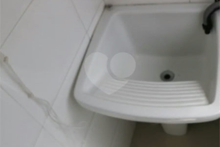 Apto na Mooca de 76m², com 2 dorms, 1 vaga, 1 suíte. Estuda permuta.