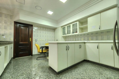 Apartamento Alto Padrão Frente Mar com 4 Dormitórios, 3 Suítes e 3 Vagas na Orla de Santos