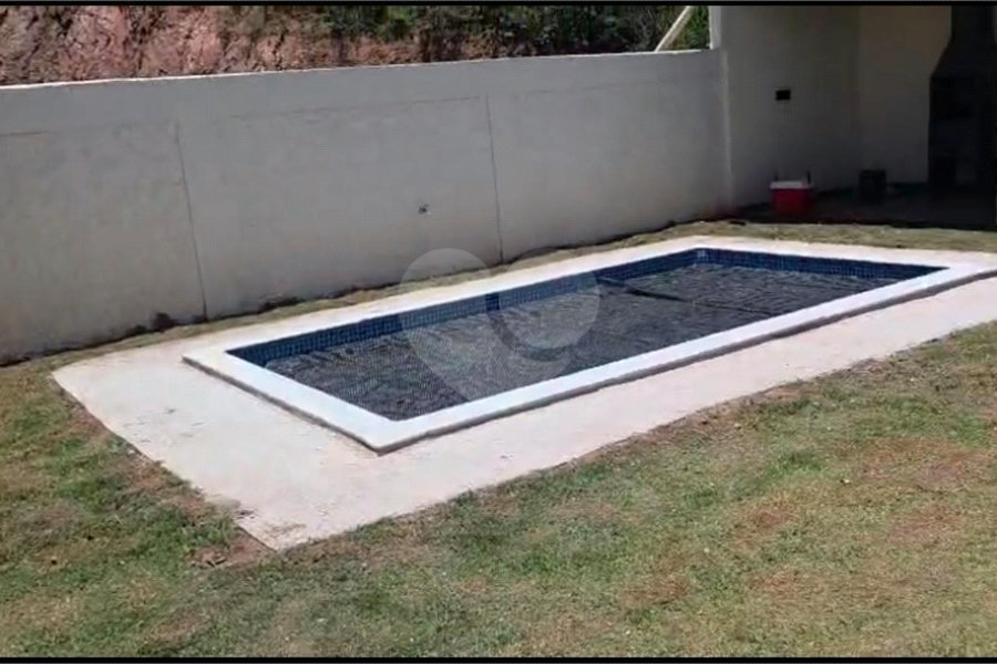Casa à venda com 3 quartos, sendo 1 suíte, no condomínio Mirante da Mantiqueira I, Mairiporã - SP