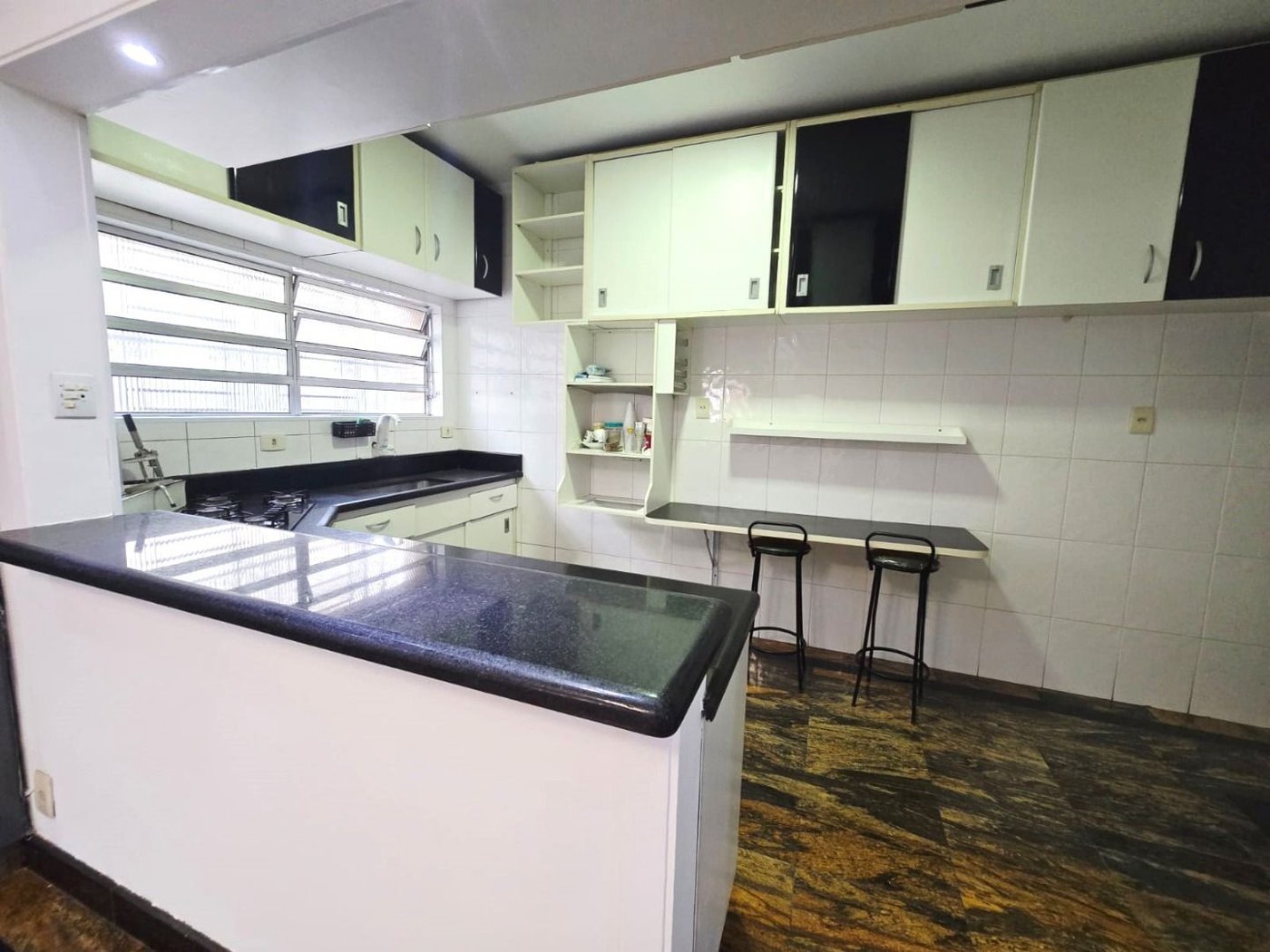 Casa com 3 dormitórios à venda, 150 m² por R$ 960.000,00 - Macuco - Santos/SP