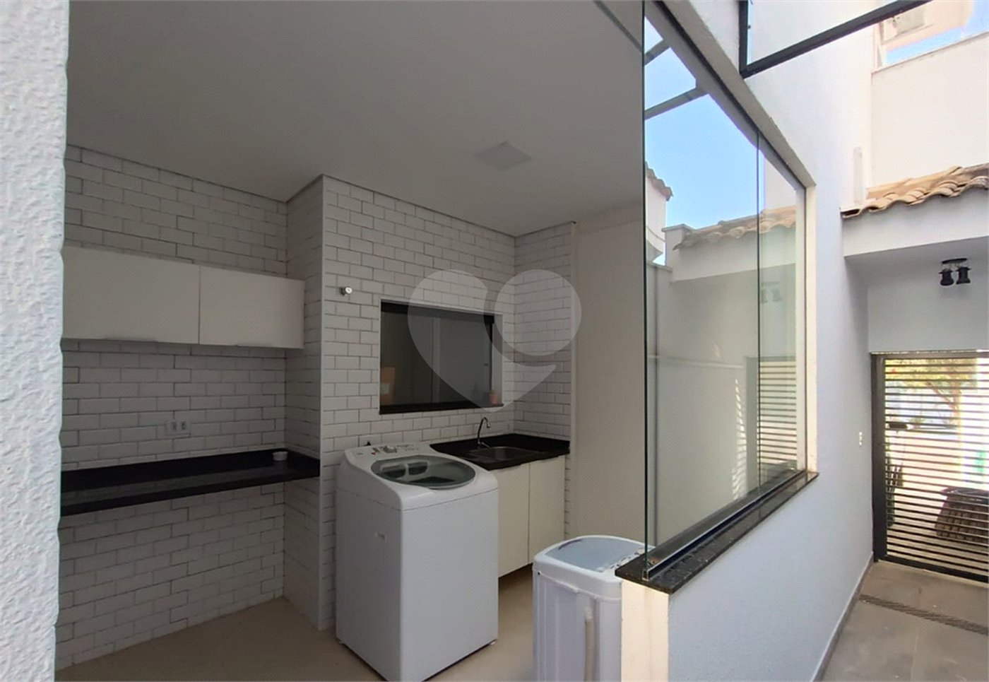 Casa à venda com 3 suítes no condomínio Granja Deolinda, Sorocaba - SP