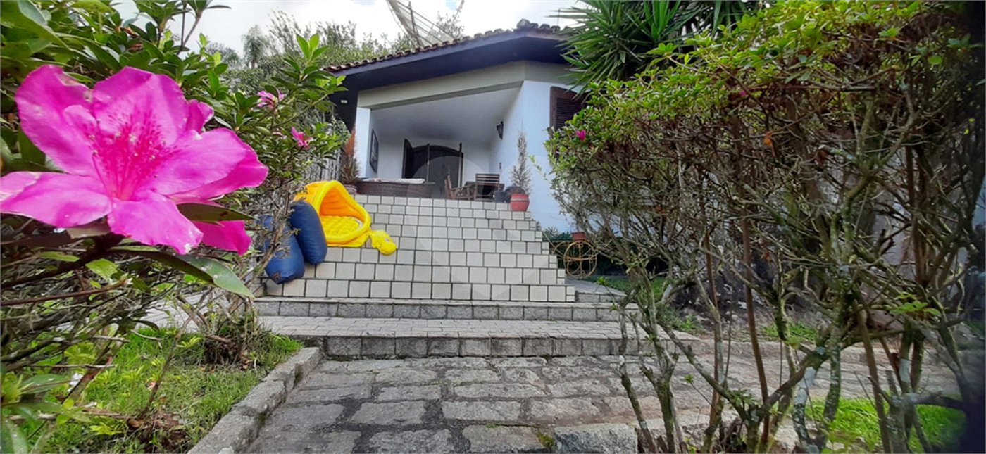 Casa à venda com 6 quartos, sendo 5 suítes, em Roseira, Mairiporã, SP