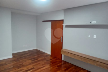 Casa à venda com 4 quartos, sendo 3 suítes,  no condomínio Residencial Montreal, São Carlos - SP