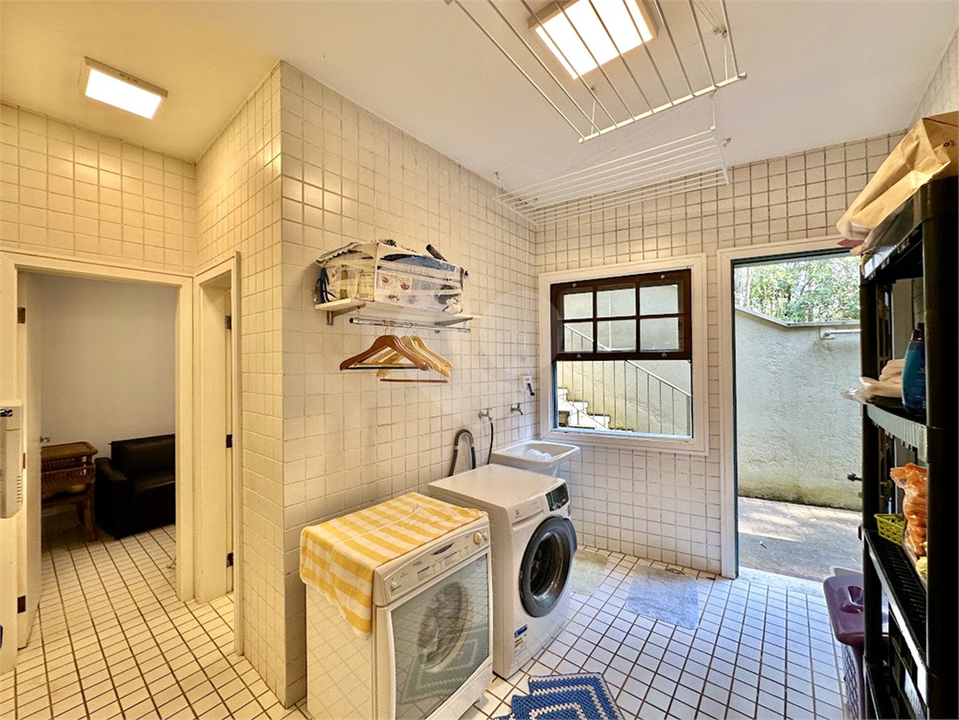 Casa à venda com 4 suítes no condomínio Parque das Artes, Embu das Artes - SP