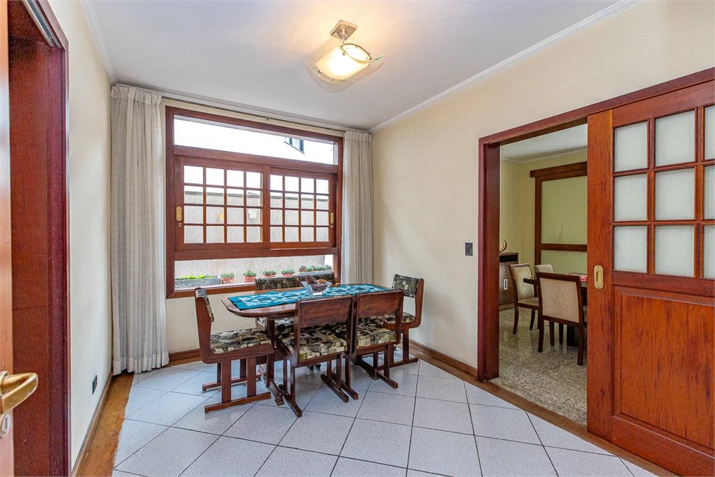 Casa à venda com 5 quartos, sendo 3 suítes, no condomínio Residencial Morumbi, São Paulo - SP