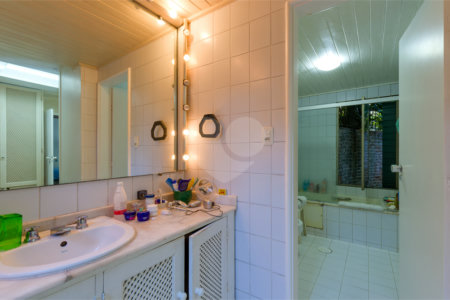 Casa Térrea à venda com 5 quartos, sendo 2 suítes, em Alto da Boa Vista, São Paulo, SP