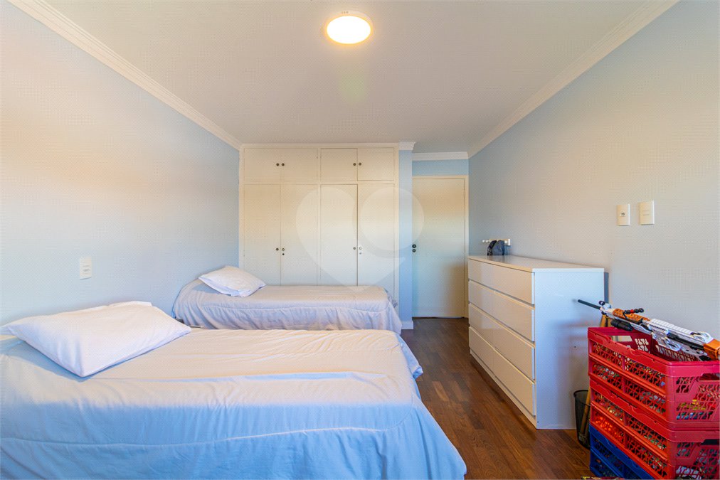 Casa à venda com 3 quartos, sendo 1 suíte, em Alto da Boa Vista, São Paulo, SP