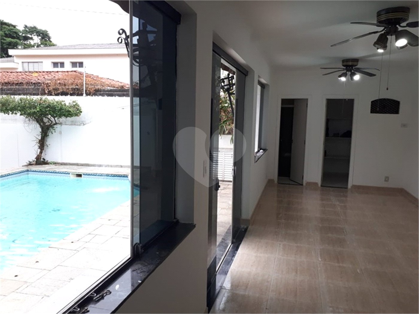 Sobrado à venda com 5 quartos, sendo 3 suítes, em Tremembé, São Paulo, SP
