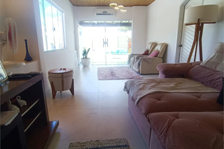 Casa à venda com 3 quartos, sendo 1 suíte, em Caminho de Búzios, Cabo Frio, RJ