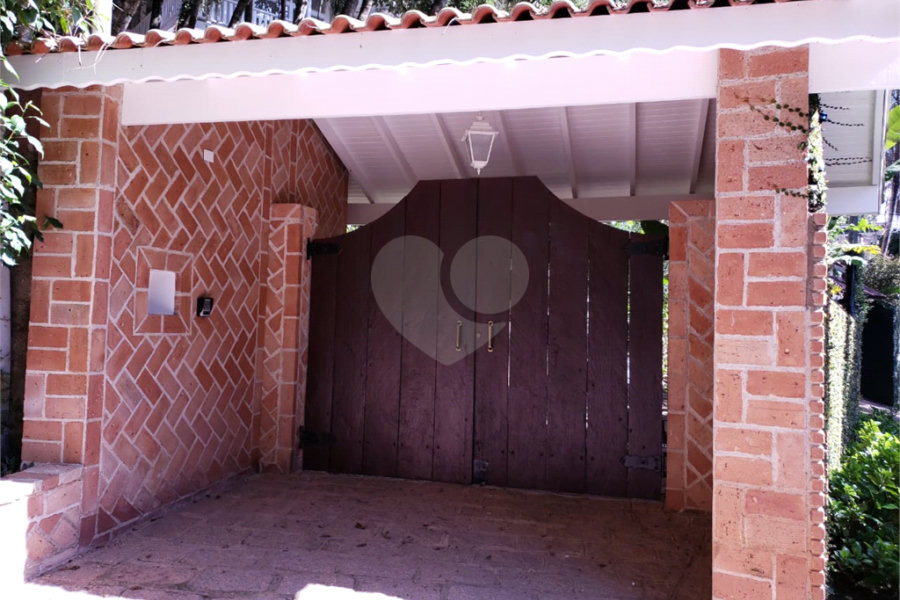 Casa à venda com 2 quartos, sendo 1 suíte, em Cumbari, Mairiporã, SP