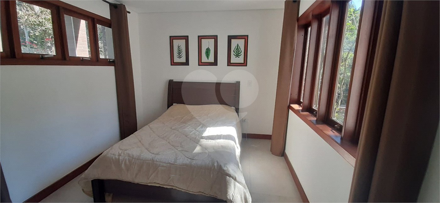 Sobrado à venda com 5 quartos, sendo 3 suítes, em Serra da Cantareira, Mairiporã, SP
